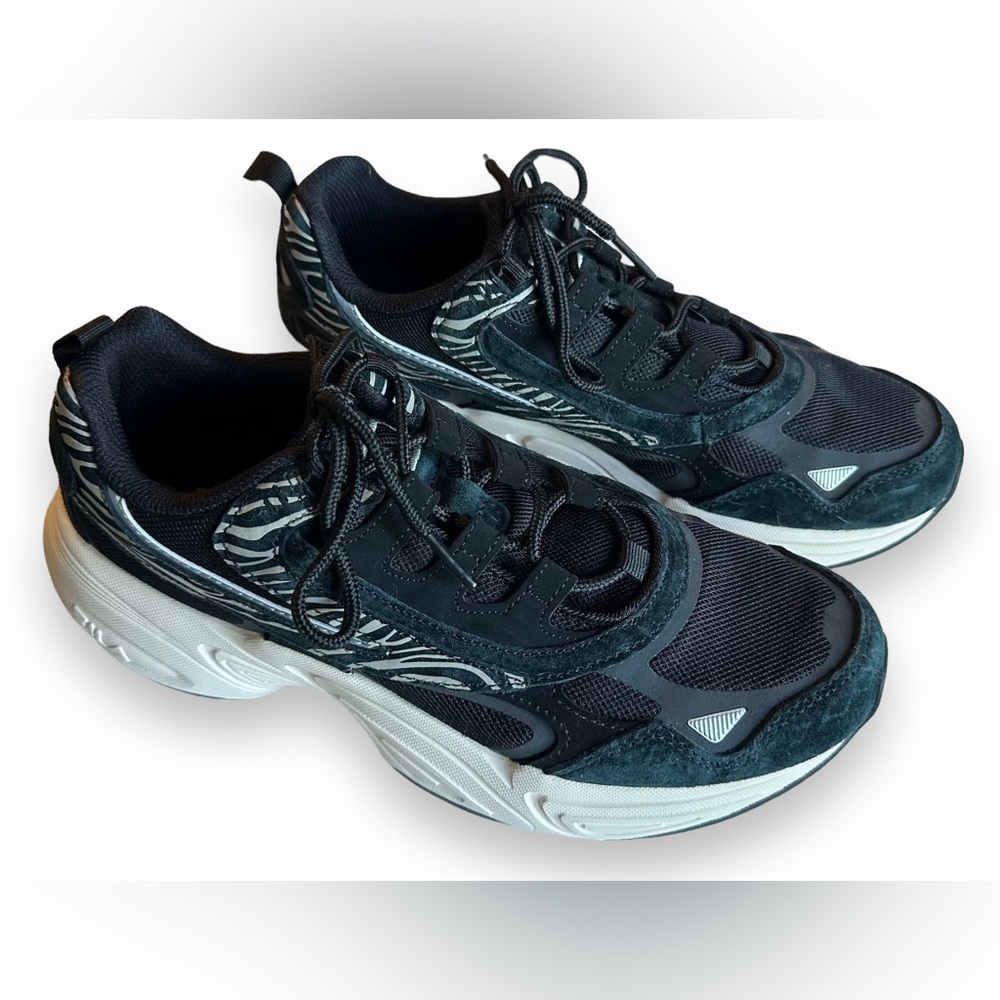 Fila Hypercube sneakers in black and zebra print in black • men’s 8